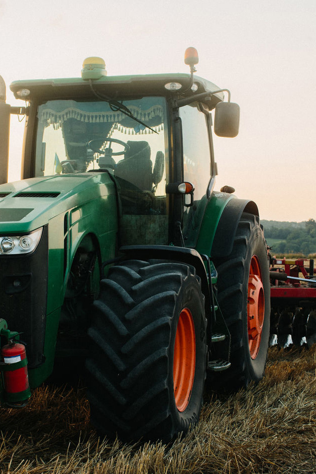 close-up-photo-of-a-modern-green-tractor-with-red-2025-02-21-03-26-58-utc_result